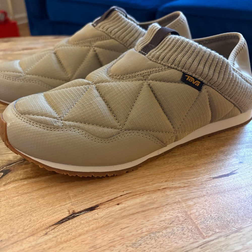 Teva ReEmber women’s size 11 (men’s 9)